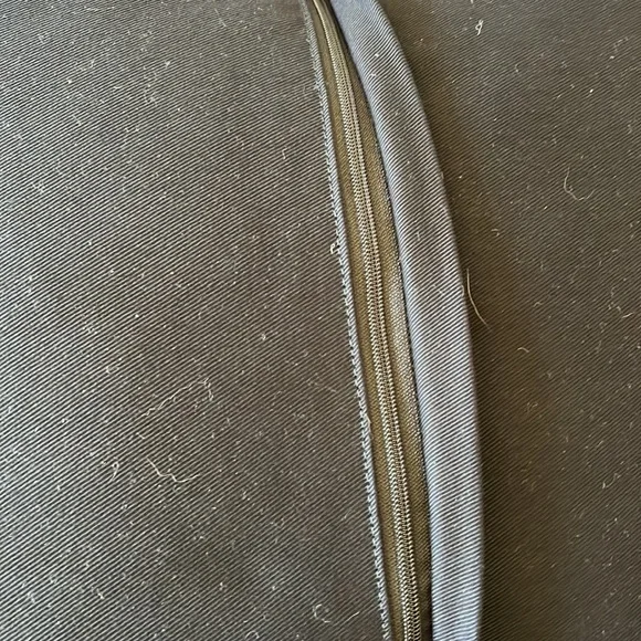 Vintage Turkish pair Kilim 20”/20” pillow and cover. Set of 2. - Picture 5 of 5